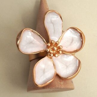 ADJUTABLE WHITE ENAMELGOLD FLORAL STATMENT RING